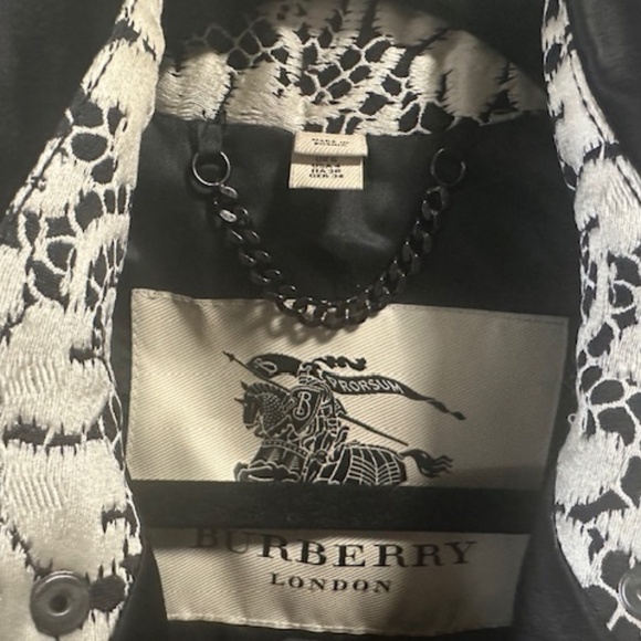 Burberry London Lace Pat. SILK/Plystr Trench Coat - MSRP. $1350.00 - SIZE 4 - Picture 13 of 16